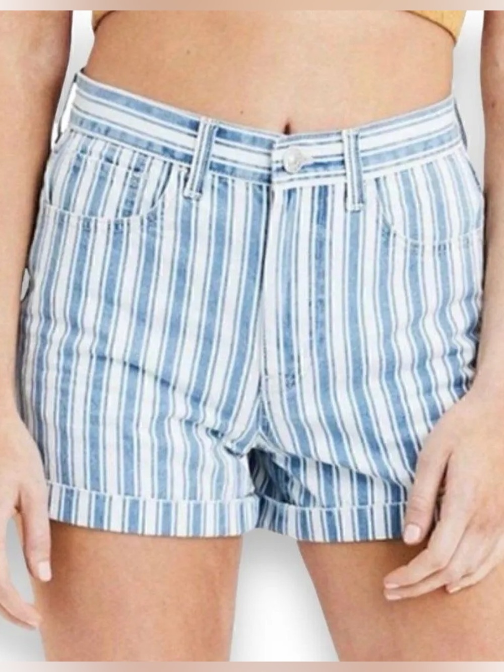 American Eagle Mom Short